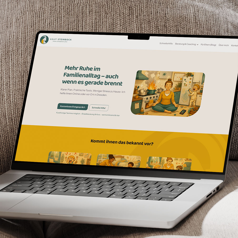 Auf einem Laptop: „Mehr Ruhe im Familienalltag – auch wenn es gerade brennt“ neben der Illustration einer meditierenden Mutter in einer chaotischen Küche.